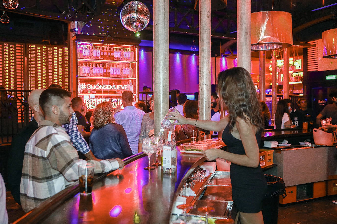 Los hosteleros deberán cuidar la ventilación de sus locales, medir la calidad del aire y velar porque los clientes usen las mascarillas