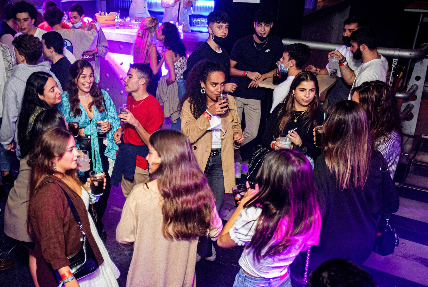 Los hosteleros deberán cuidar la ventilación de sus locales, medir la calidad del aire y velar porque los clientes usen las mascarillas