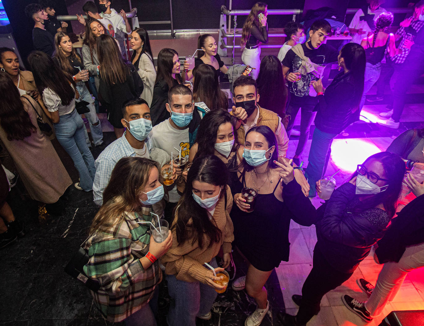 Los hosteleros deberán cuidar la ventilación de sus locales, medir la calidad del aire y velar porque los clientes usen las mascarillas