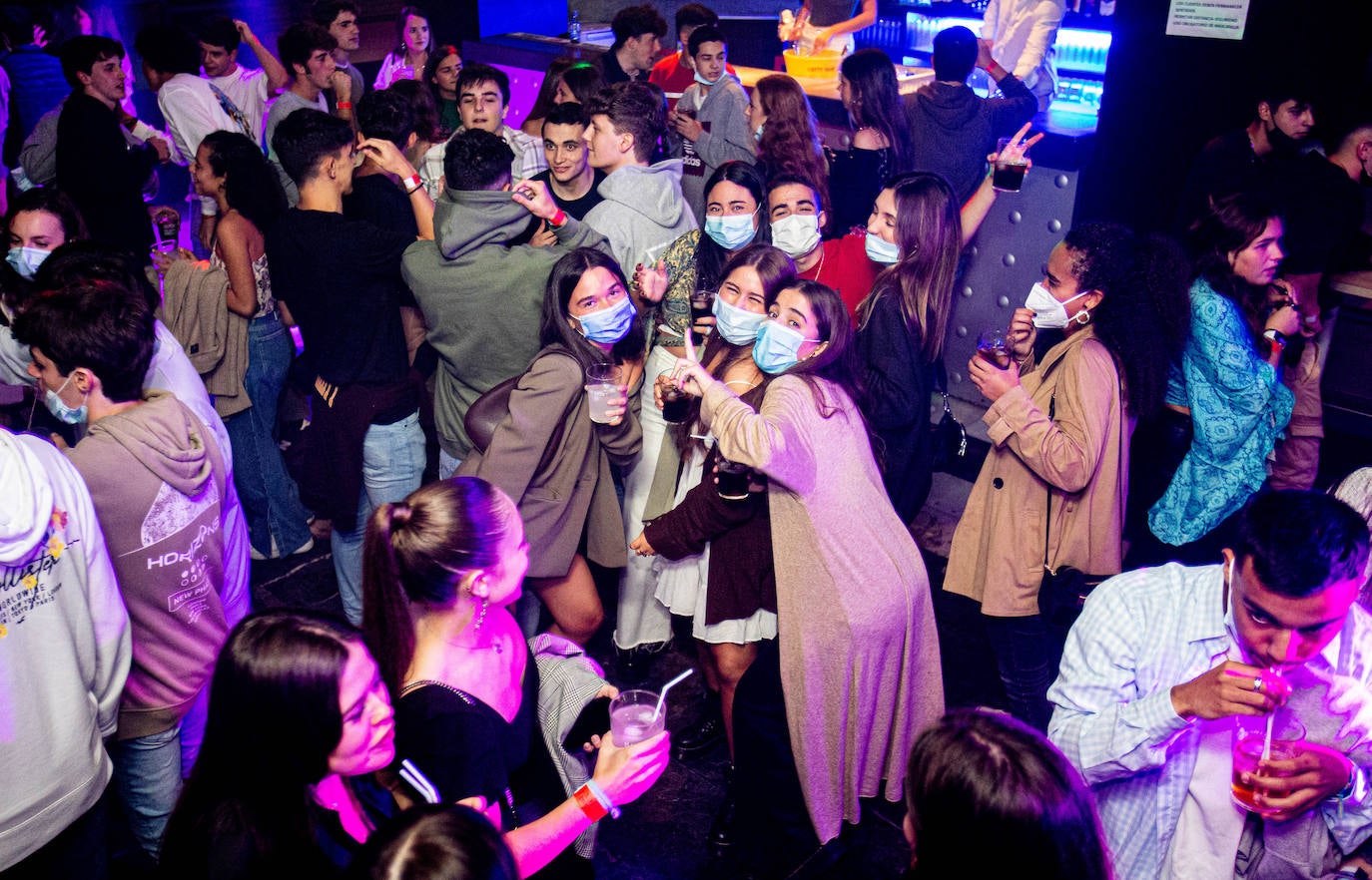 Los hosteleros deberán cuidar la ventilación de sus locales, medir la calidad del aire y velar porque los clientes usen las mascarillas