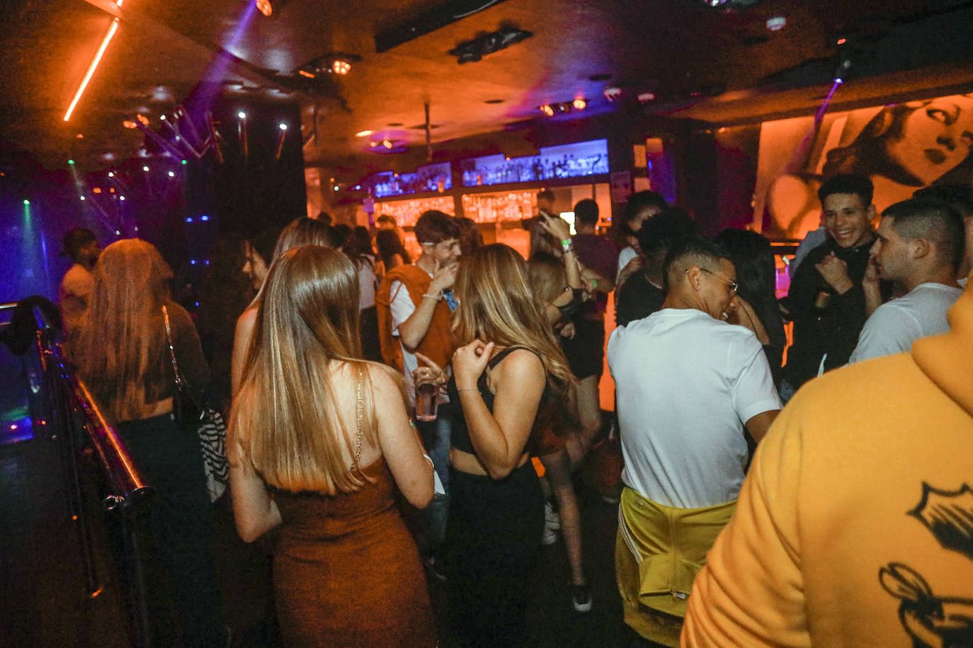 Los hosteleros deberán cuidar la ventilación de sus locales, medir la calidad del aire y velar porque los clientes usen las mascarillas