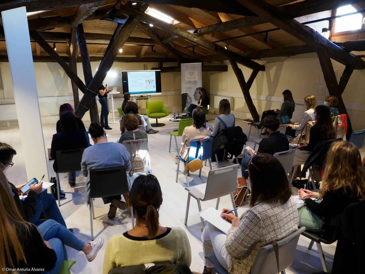 Psicólogos, profesores, sanitarios y orientadores, entre otros, fueron algunos de los profesionales que asistieron a la jornada. 