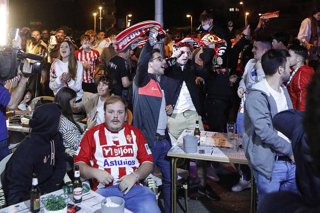 Fotos: El derbi asturiano vivido desde Gijón