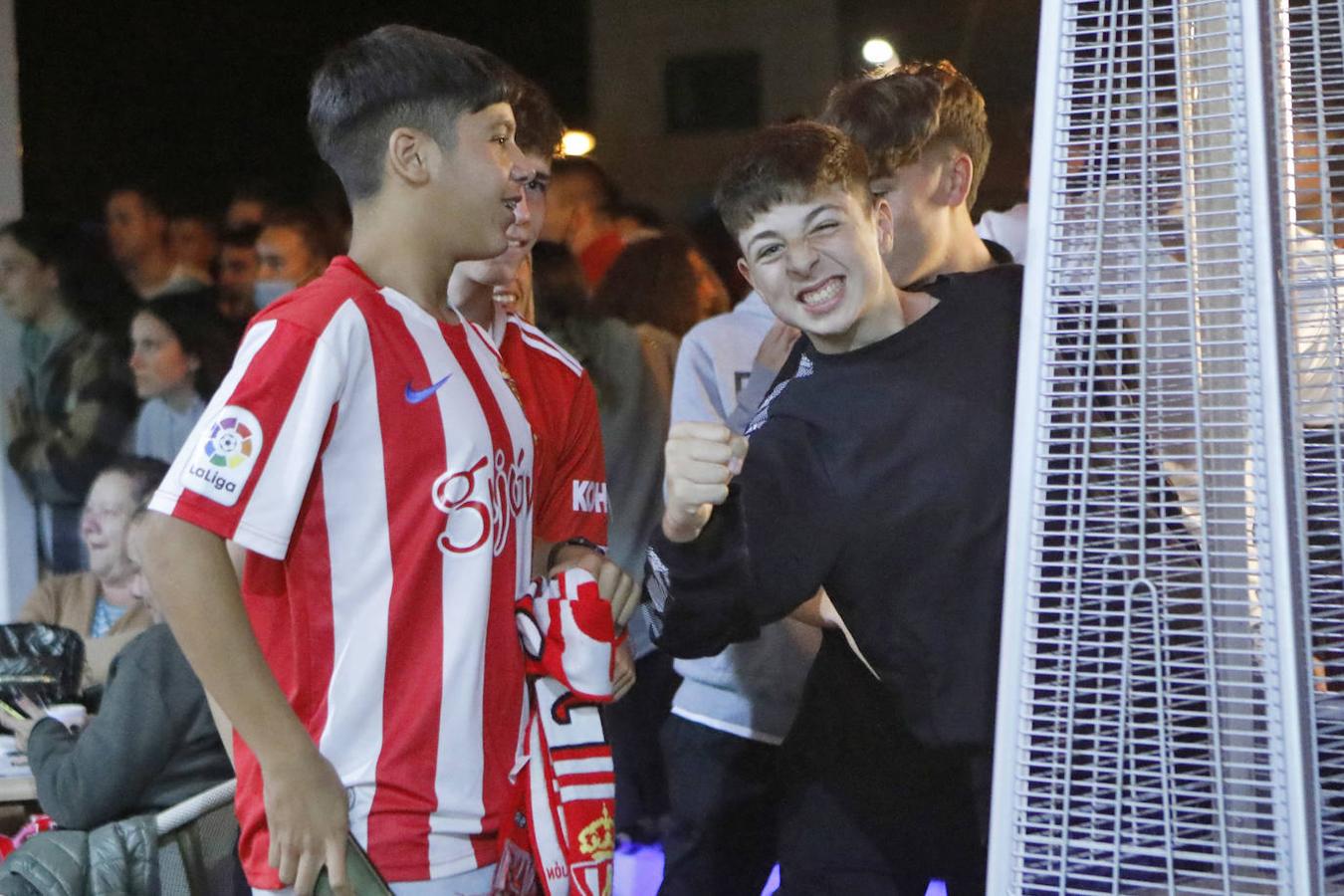 Fotos: El derbi asturiano vivido desde Gijón