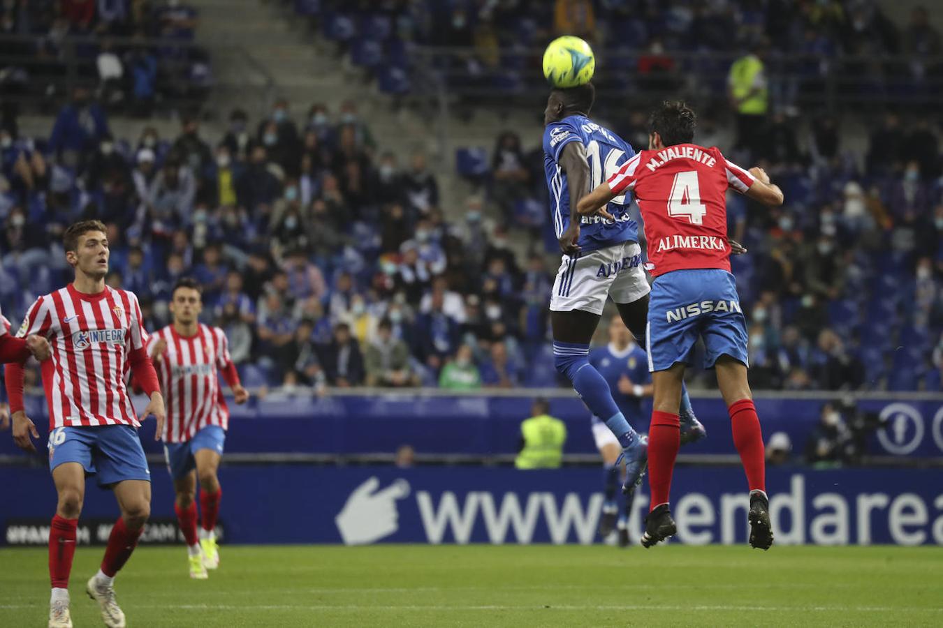 Oviedo y Sporting firman un empate con los goles de Lucas y Djuka. 