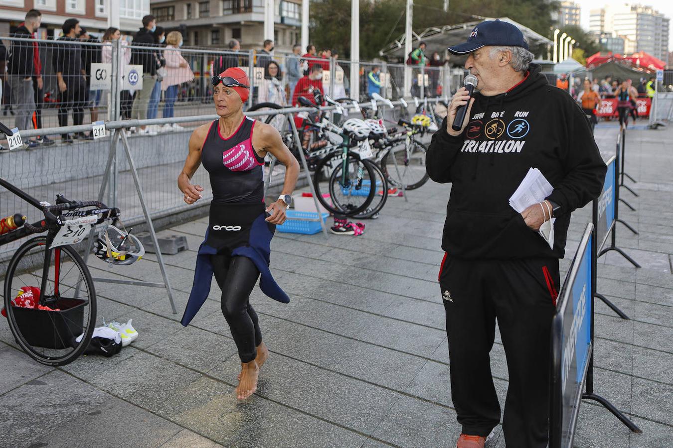 Fotos: Más de 600 atletas en elTriatlón Ciudad de Gijón