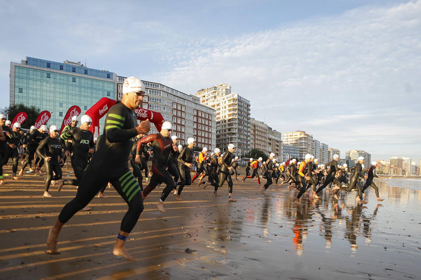 Fotos: Más de 600 atletas en elTriatlón Ciudad de Gijón