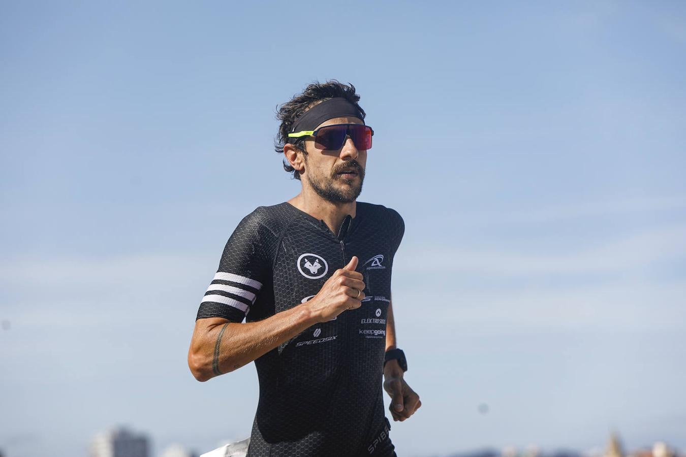 Fotos: Más de 600 atletas en elTriatlón Ciudad de Gijón