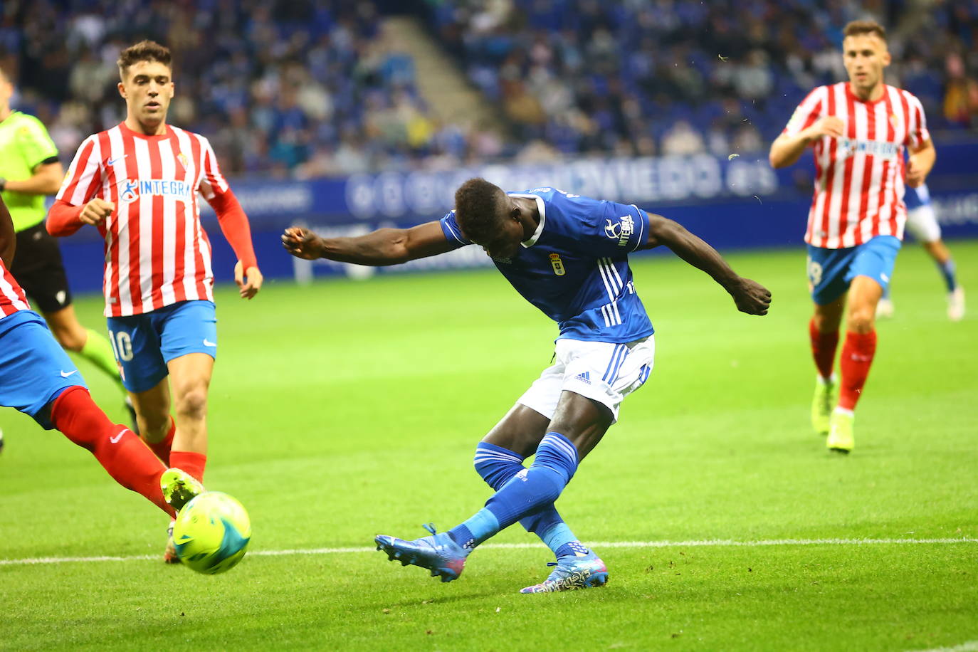 Oviedo y Sporting firman un empate con los goles de Lucas y Djuka. 