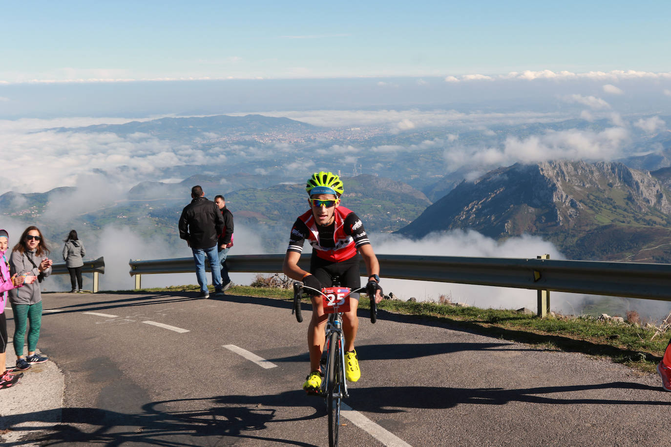 La pruebas era esperada con gran interés y así lo muestra la alta participación a la Subida a L'Angliru, que superó los 300 corredores y fue mayor que la última edición disputada en 2019. Luis Melero y Merche Palacios se adjudicaron la victoria 