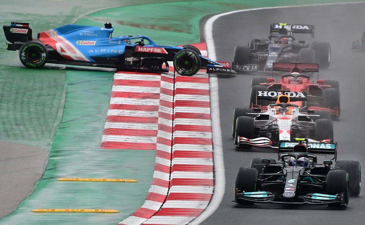 Fernando Alonso, tras ser golpeado por Pierre Gasly en el GP de Turquía de Fórmula 1 