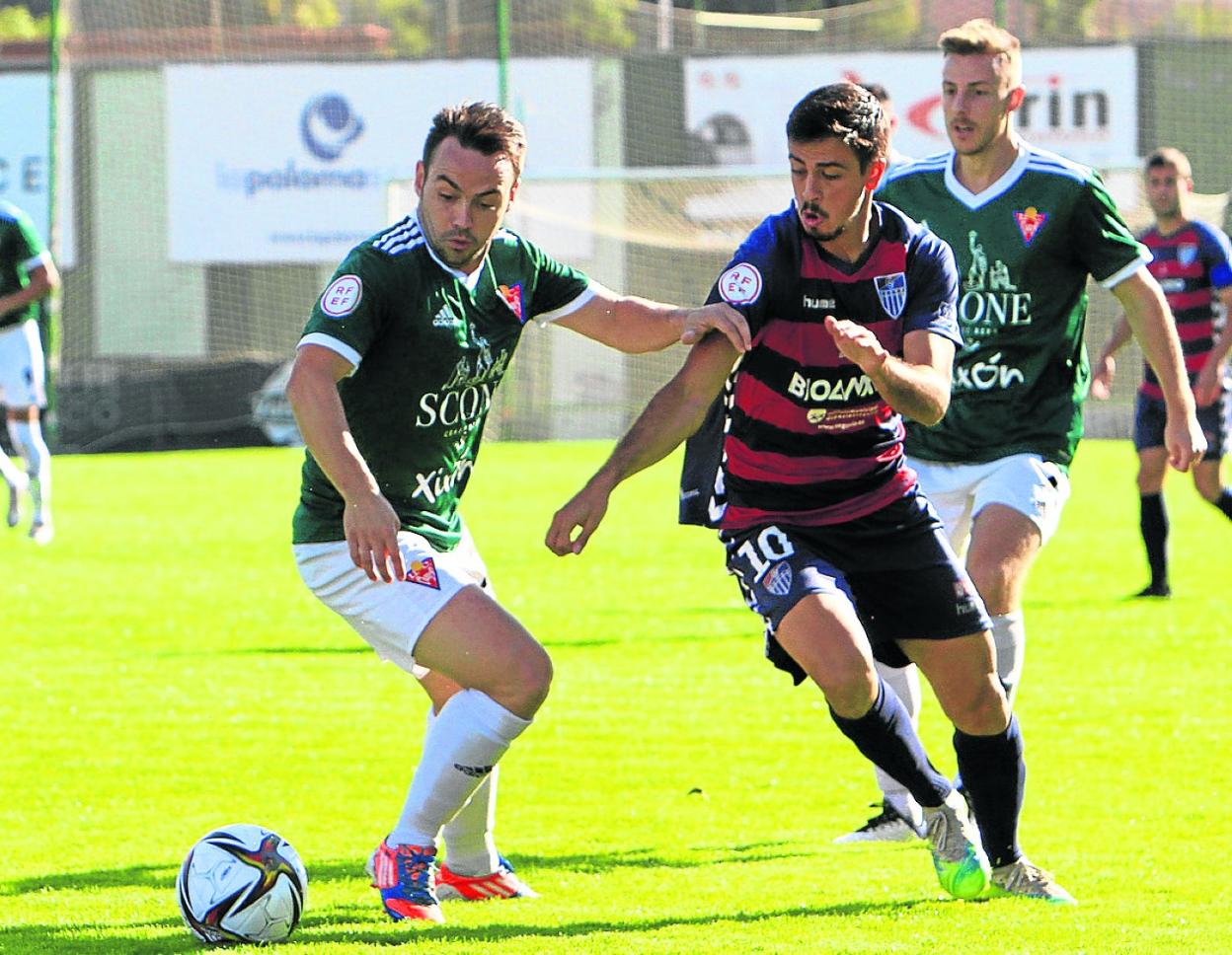 Edu García trata de cortar el avance de Borrego, de la Segoviana. 