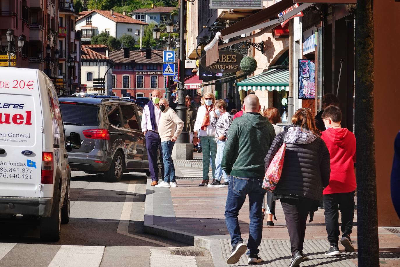 Los establecimientos asturianos registraron una ocupación de entre el 95 y el 100% y en algunos bares, restaurantes y discotecas llegaron incluso a formarse colas, especialmente en los núcleos costeros