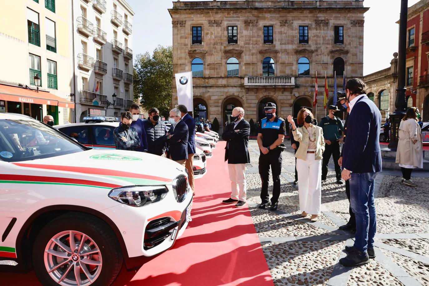 Los nuevos BMW Serie 2 Active Tourer y X3 adquiridos por la Policía Local de Gijón. 