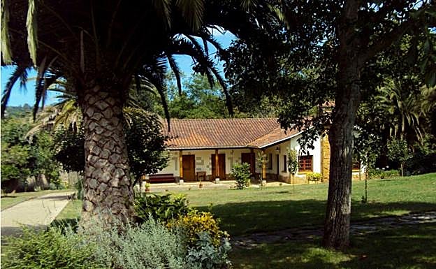 Imagen principal - Así son las viviendas más costosas de Gijón