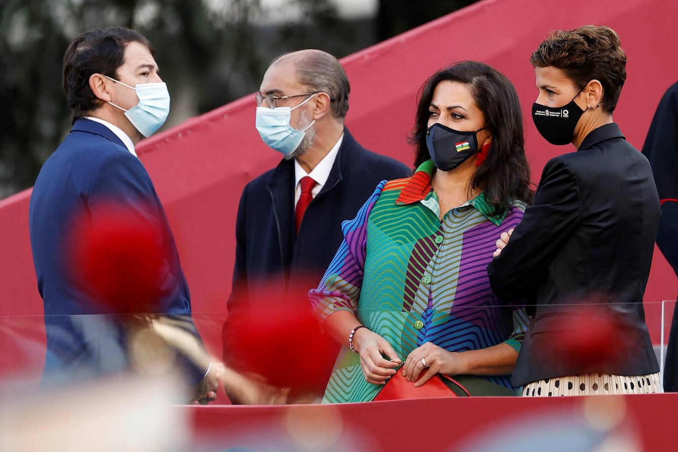 Los Reyes y la infanta Sofía han presidido el desfile militar del 12 de octubre, al que han asistido también el presidente del Gobierno, Pedro Sánchez, los miembros del Consejo de Ministros y la mayoría de los presidentes autonómicos, entre ellos, el de Asturias, Adrián Barbón.