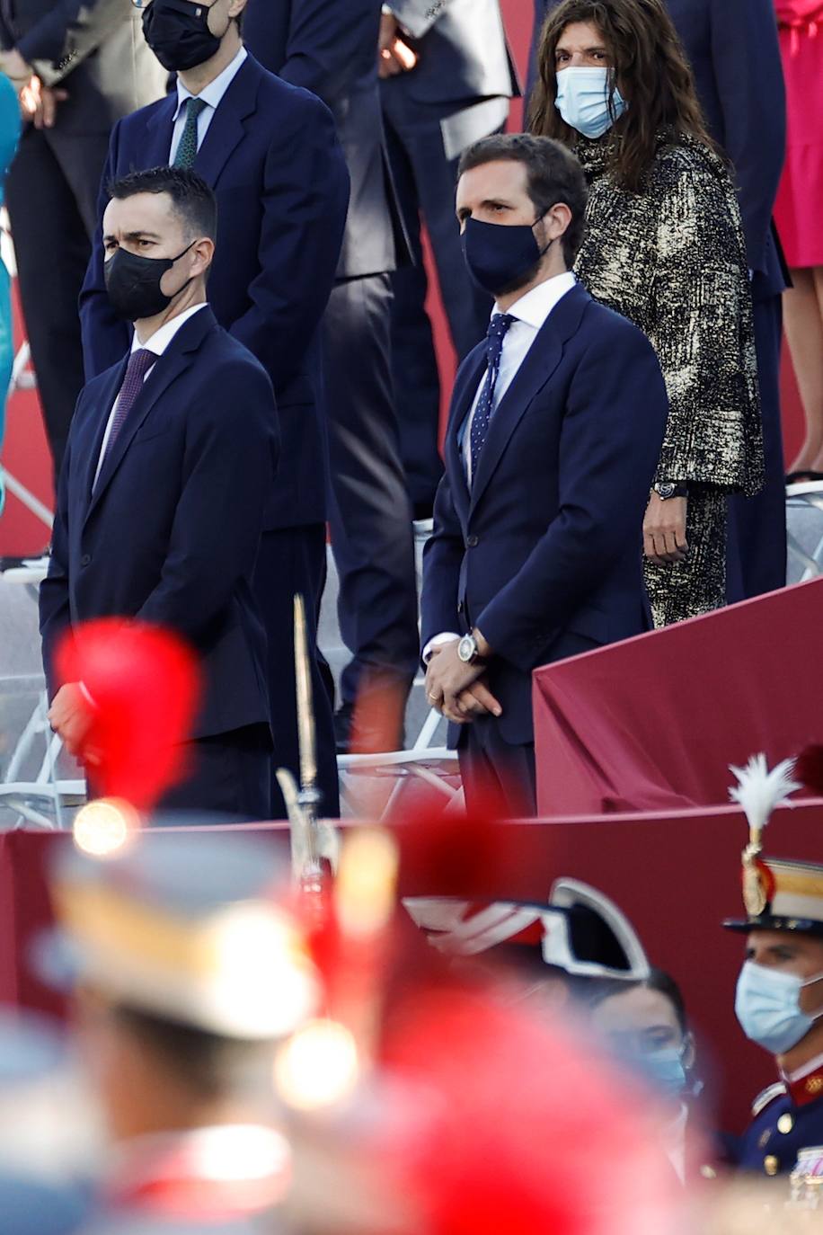 Los Reyes y la infanta Sofía han presidido el desfile militar del 12 de octubre, al que han asistido también el presidente del Gobierno, Pedro Sánchez, los miembros del Consejo de Ministros y la mayoría de los presidentes autonómicos, entre ellos, el de Asturias, Adrián Barbón.