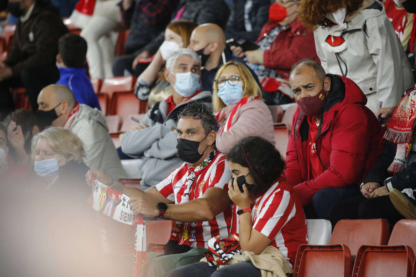 Fotos: ¿Estuviste en el Sporting - Alcorcón? ¡Búscate!