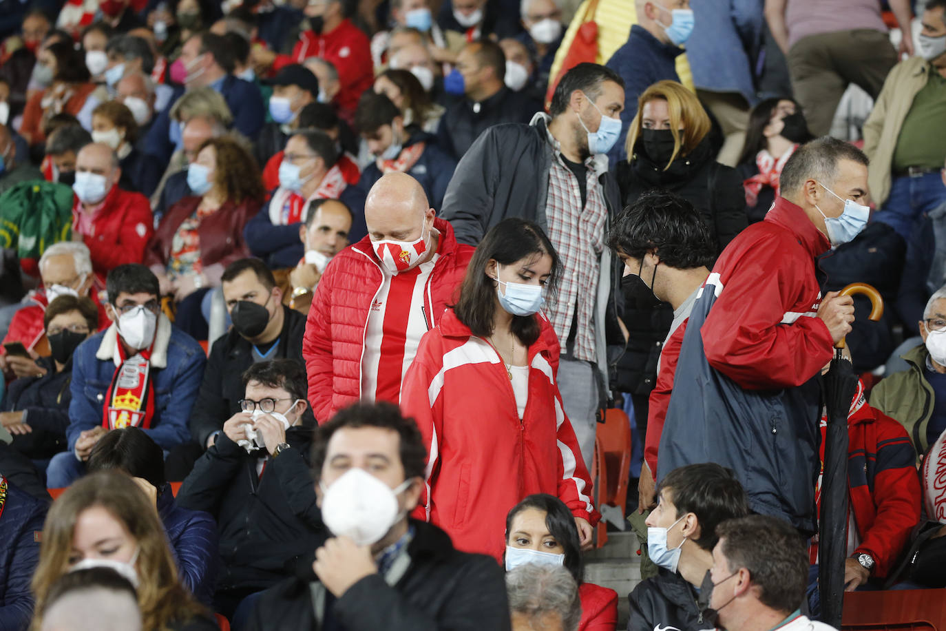 Fotos: ¿Estuviste en el Sporting - Alcorcón? ¡Búscate!