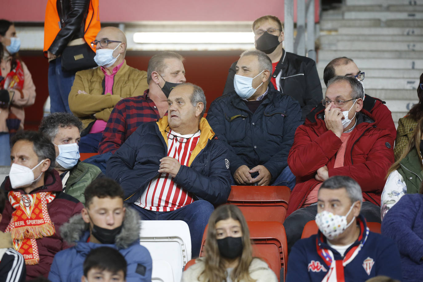 Fotos: ¿Estuviste en el Sporting - Alcorcón? ¡Búscate!