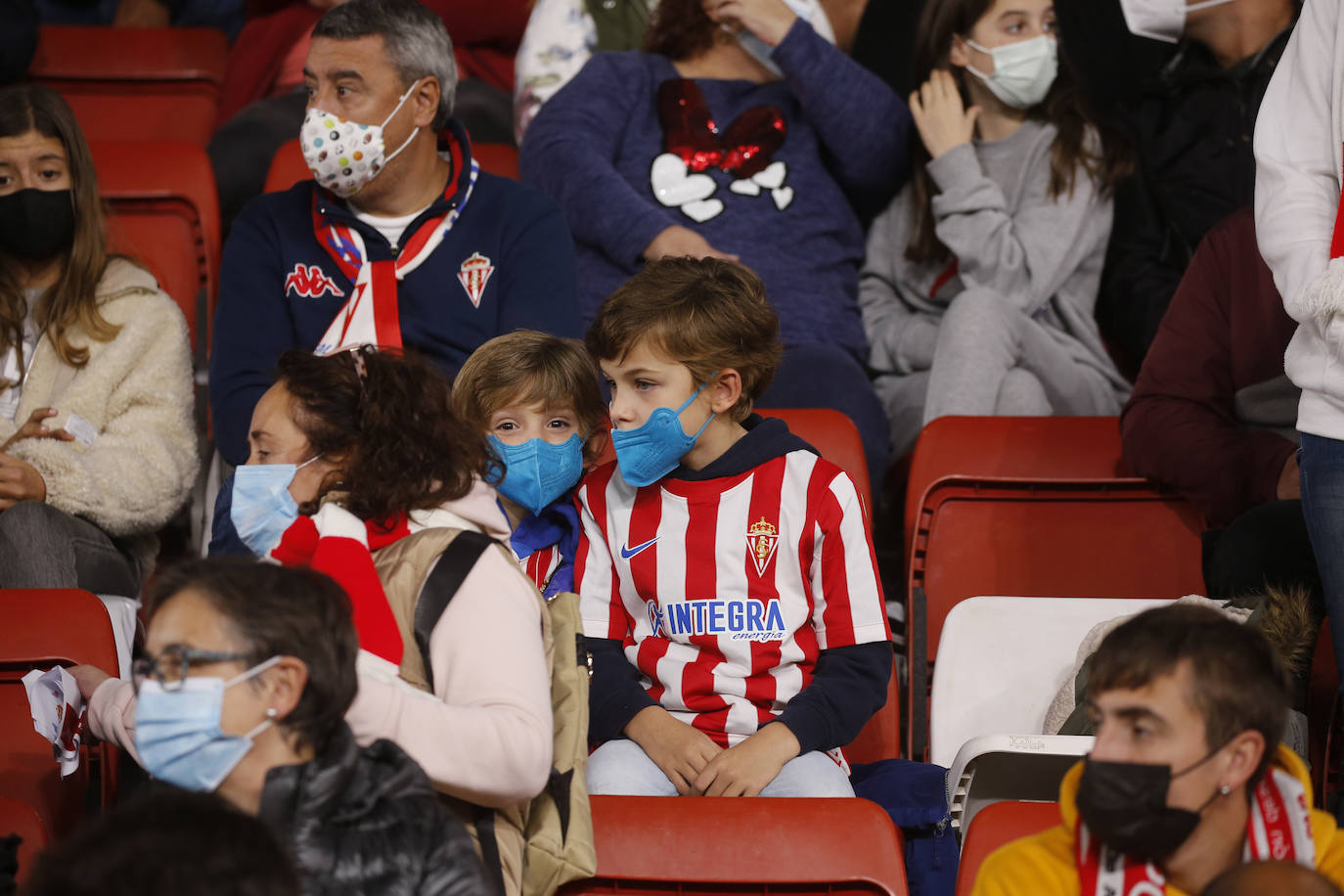 Fotos: ¿Estuviste en el Sporting - Alcorcón? ¡Búscate!