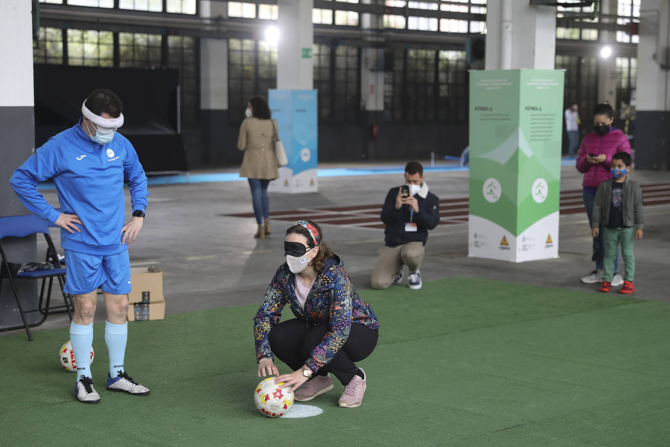 Los más pequeños han podido disfrutar ya de los minijuegos paralímpicos en la jornada de 'Homenaje a Teresa Perales' y del taller «Bolsas sobre la marcha» en el Espacio Steinem. Para los adultos también se han celebrado actividades como «Cuerpo consciente», inspirada en el libro 'Revolution from within' de la Premio Princesa de Asturias de Comunicación y Humanides 2021. 