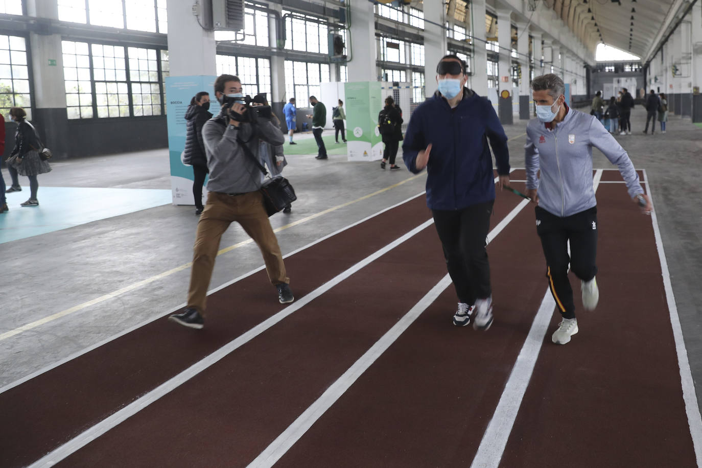 Los más pequeños han podido disfrutar ya de los minijuegos paralímpicos en la jornada de 'Homenaje a Teresa Perales' y del taller «Bolsas sobre la marcha» en el Espacio Steinem. Para los adultos también se han celebrado actividades como «Cuerpo consciente», inspirada en el libro 'Revolution from within' de la Premio Princesa de Asturias de Comunicación y Humanides 2021. 