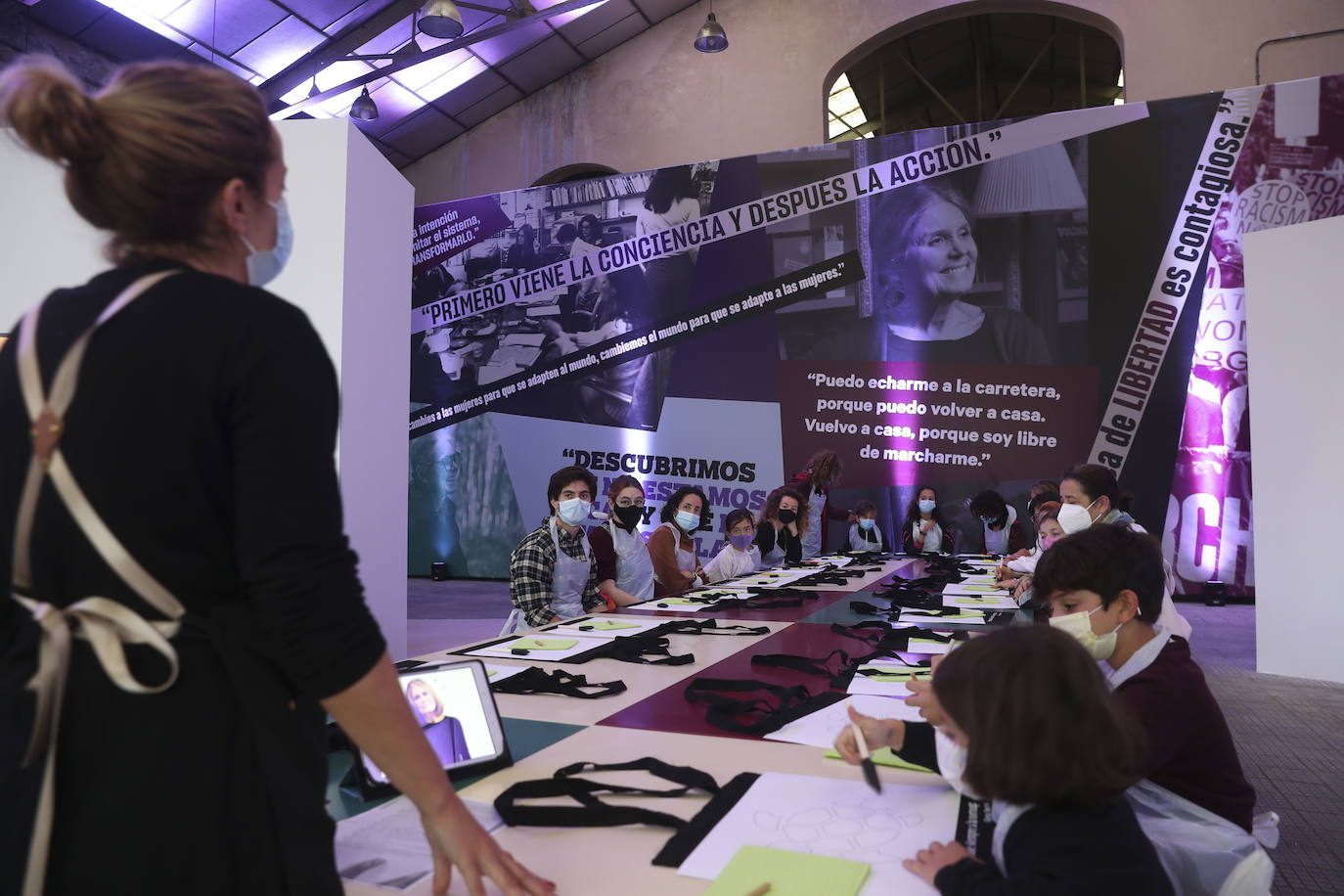 Los más pequeños han podido disfrutar ya de los minijuegos paralímpicos en la jornada de 'Homenaje a Teresa Perales' y del taller «Bolsas sobre la marcha» en el Espacio Steinem. Para los adultos también se han celebrado actividades como «Cuerpo consciente», inspirada en el libro 'Revolution from within' de la Premio Princesa de Asturias de Comunicación y Humanides 2021. 