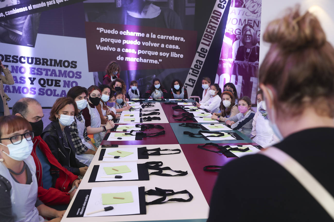 Los más pequeños han podido disfrutar ya de los minijuegos paralímpicos en la jornada de 'Homenaje a Teresa Perales' y del taller «Bolsas sobre la marcha» en el Espacio Steinem. Para los adultos también se han celebrado actividades como «Cuerpo consciente», inspirada en el libro 'Revolution from within' de la Premio Princesa de Asturias de Comunicación y Humanides 2021. 