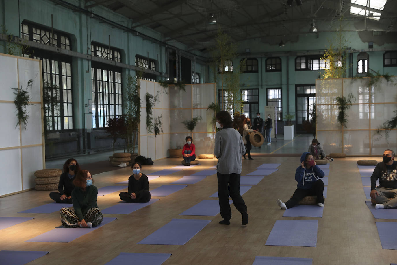 Los más pequeños han podido disfrutar ya de los minijuegos paralímpicos en la jornada de 'Homenaje a Teresa Perales' y del taller «Bolsas sobre la marcha» en el Espacio Steinem. Para los adultos también se han celebrado actividades como «Cuerpo consciente», inspirada en el libro 'Revolution from within' de la Premio Princesa de Asturias de Comunicación y Humanides 2021. 