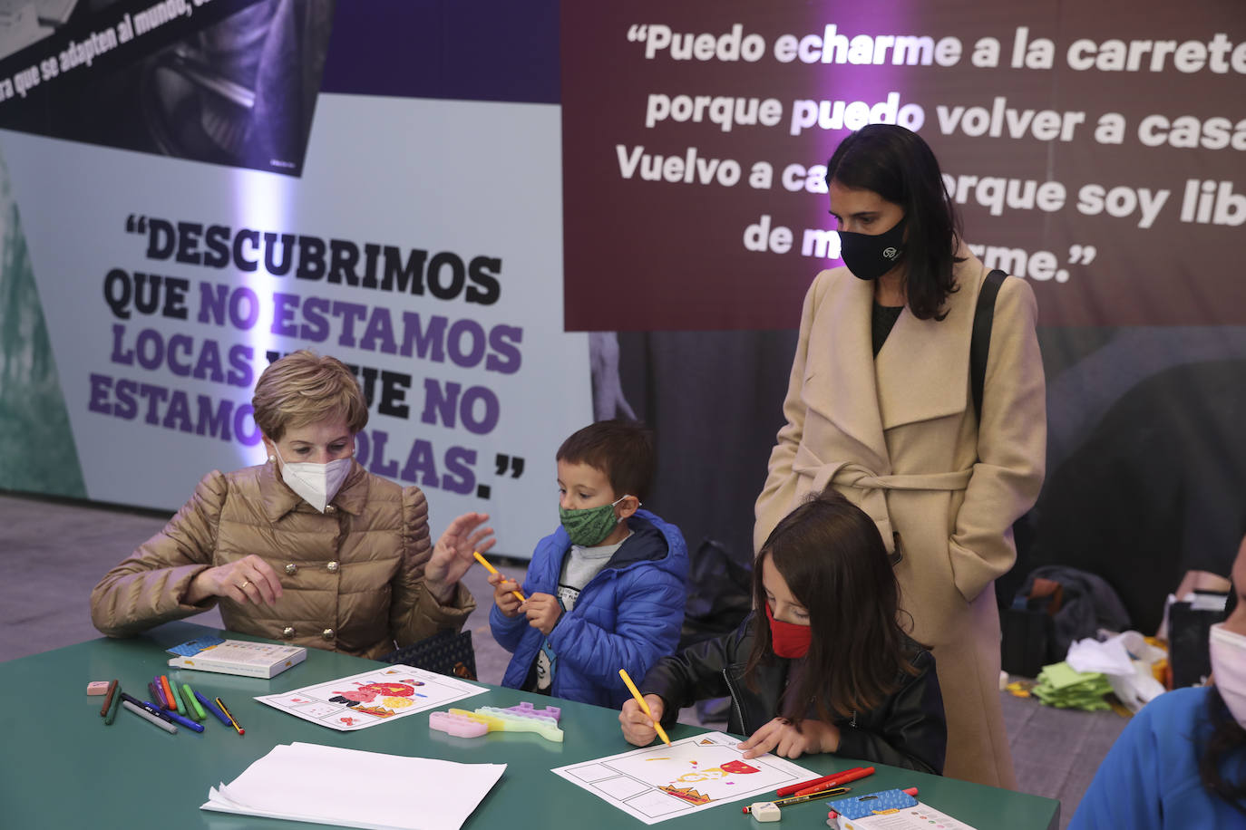 Los más pequeños han podido disfrutar ya de los minijuegos paralímpicos en la jornada de 'Homenaje a Teresa Perales' y del taller «Bolsas sobre la marcha» en el Espacio Steinem. Para los adultos también se han celebrado actividades como «Cuerpo consciente», inspirada en el libro 'Revolution from within' de la Premio Princesa de Asturias de Comunicación y Humanides 2021. 