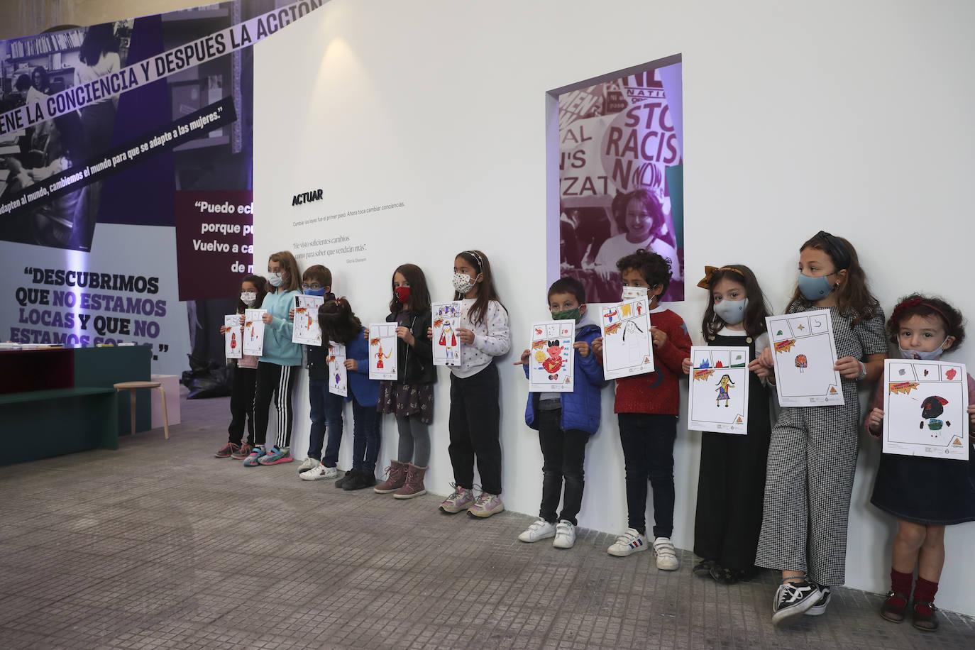 Los más pequeños han podido disfrutar ya de los minijuegos paralímpicos en la jornada de 'Homenaje a Teresa Perales' y del taller «Bolsas sobre la marcha» en el Espacio Steinem. Para los adultos también se han celebrado actividades como «Cuerpo consciente», inspirada en el libro 'Revolution from within' de la Premio Princesa de Asturias de Comunicación y Humanides 2021. 