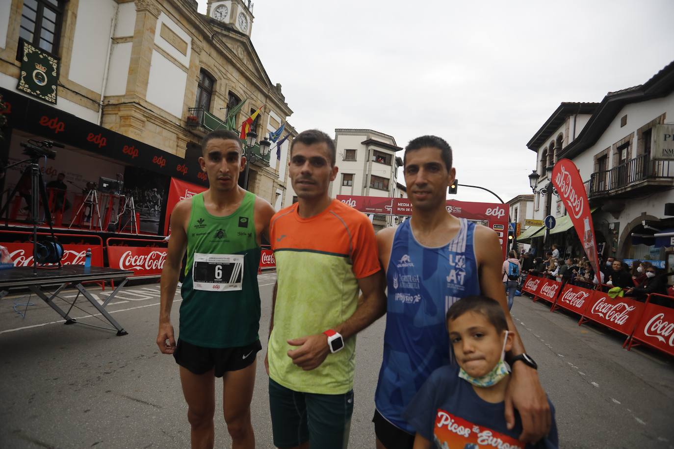 El emblemático trazado que une Cangas de Onís y Covadonga se llenó de 'runners' en su regreso al calendario tras la crisis sanitaria. 