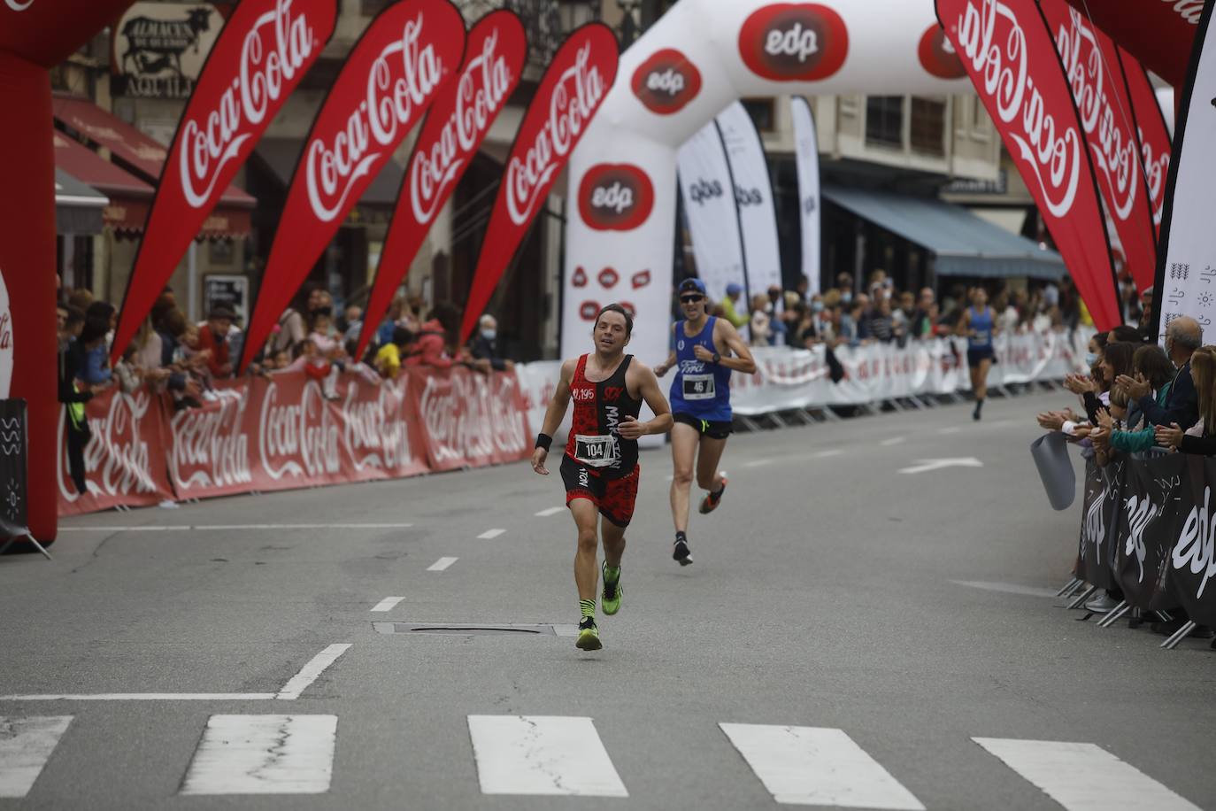 El emblemático trazado que une Cangas de Onís y Covadonga se llenó de 'runners' en su regreso al calendario tras la crisis sanitaria. 