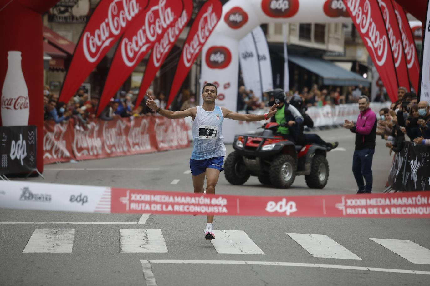 El emblemático trazado que une Cangas de Onís y Covadonga se llenó de 'runners' en su regreso al calendario tras la crisis sanitaria. 