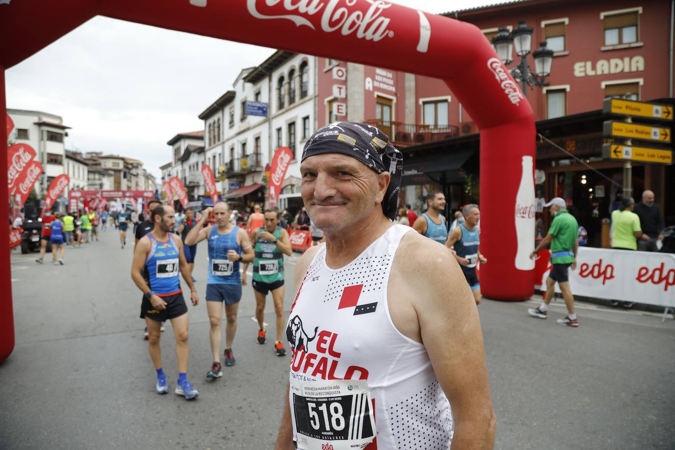 El emblemático trazado que une Cangas de Onís y Covadonga se llenó de 'runners' en su regreso al calendario tras la crisis sanitaria. 