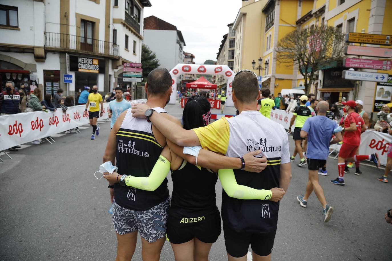 El emblemático trazado que une Cangas de Onís y Covadonga se llenó de 'runners' en su regreso al calendario tras la crisis sanitaria. 