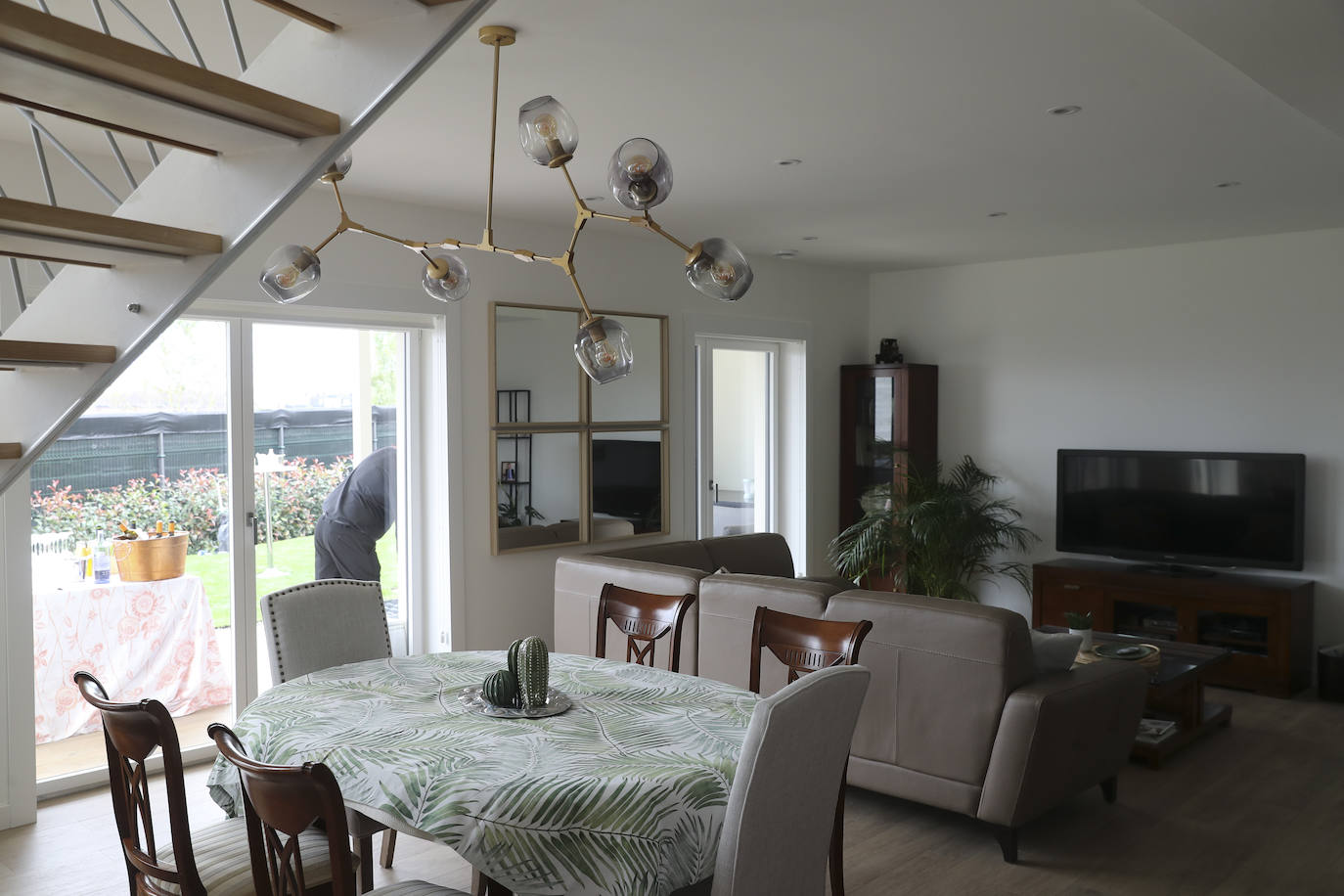 Sunthalpy ha celebrado su primer anivesario de desconexión. Una vivienda en Oviedo totalmente desconectada en el último año, tanto de la red eléctrica como de cualquier otra fuente de energía de origen fósil. 100% solar. Con cero costes. Un hito a nivel mundial