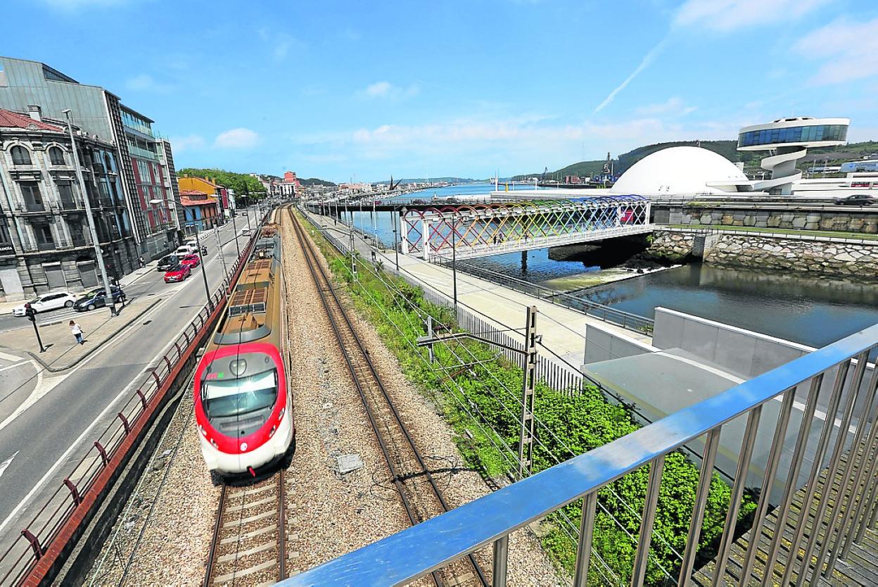 Barrera ferroviaria de Avilés y Ronda Norte, dos proyectos de años que siguen sin resolverse. 