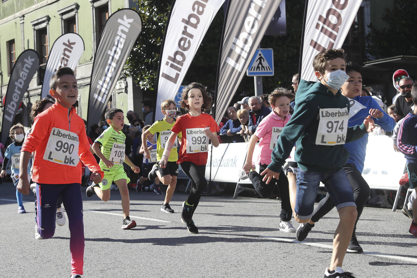 La villa acogió la décima marcha solidaria y carrera mixta contra el cáncer. Cientos de vecinos de todas las edades se convirtieron en ganadores aportando cinco euros destinados a la investigación para luchar contra esta enfermedad. 