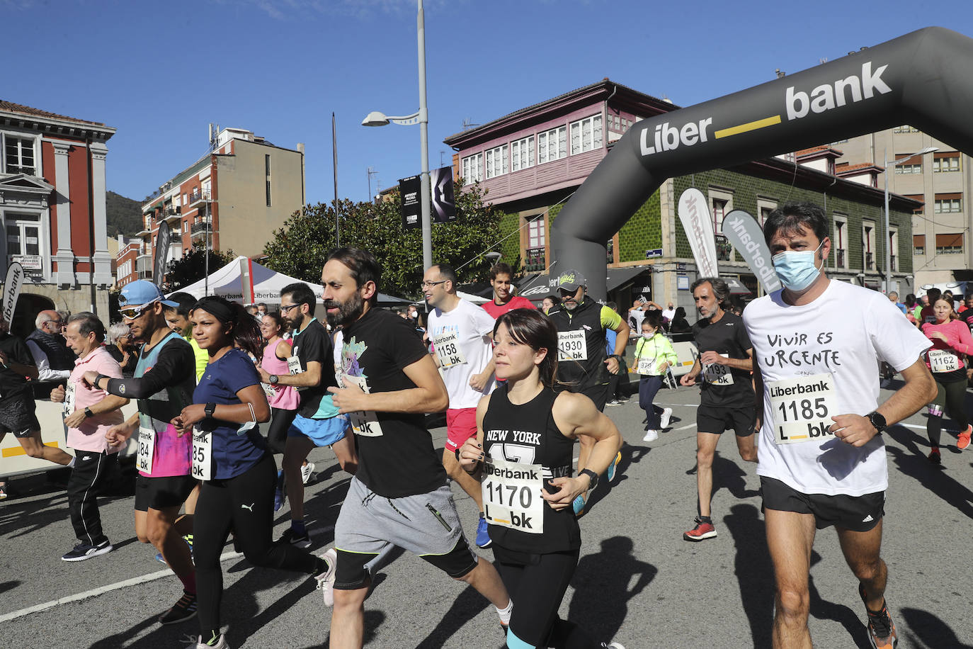 La villa acogió la décima marcha solidaria y carrera mixta contra el cáncer. Cientos de vecinos de todas las edades se convirtieron en ganadores aportando cinco euros destinados a la investigación para luchar contra esta enfermedad. 