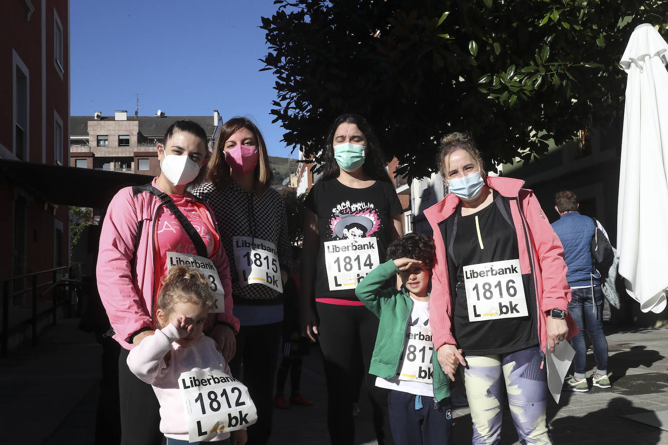 La villa acogió la décima marcha solidaria y carrera mixta contra el cáncer. Cientos de vecinos de todas las edades se convirtieron en ganadores aportando cinco euros destinados a la investigación para luchar contra esta enfermedad. 