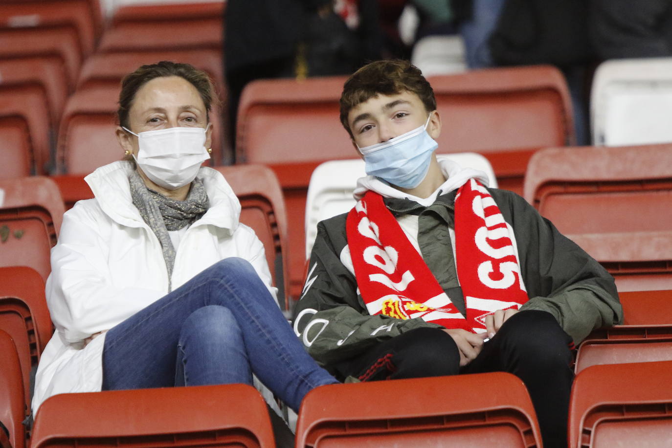 Fotos: ¿Estuviste en el Sporting - Alcorcón? ¡Búscate!