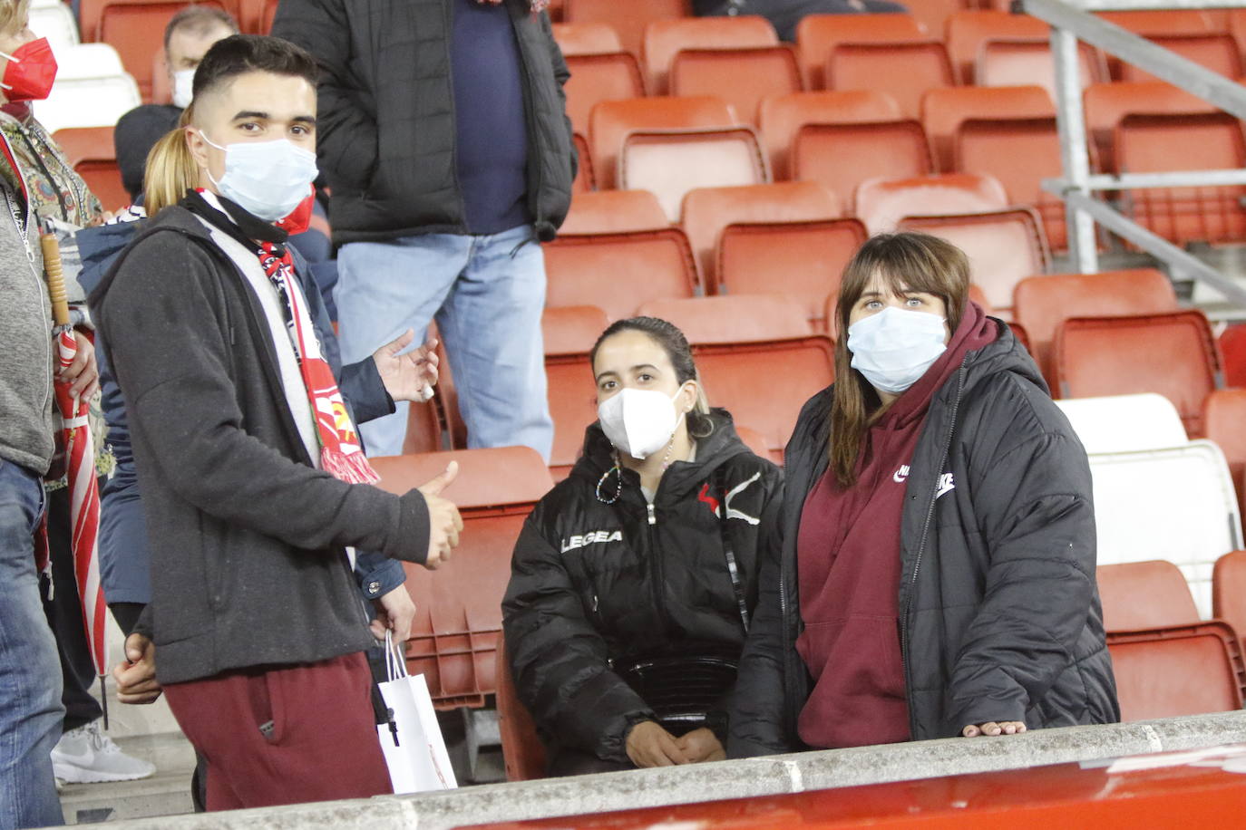 Fotos: ¿Estuviste en el Sporting - Alcorcón? ¡Búscate!