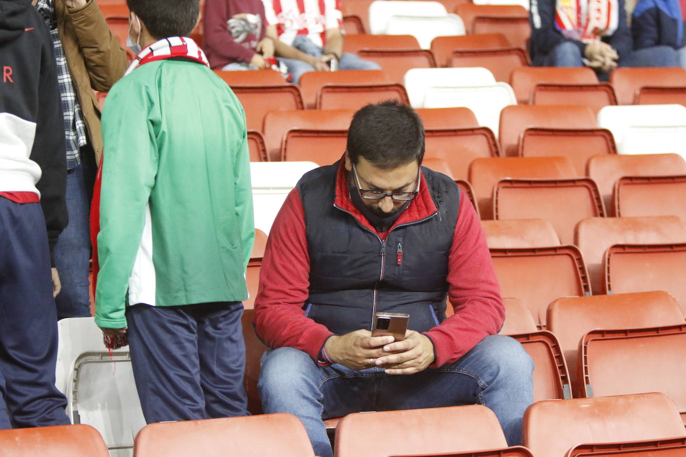 Fotos: ¿Estuviste en el Sporting - Alcorcón? ¡Búscate!