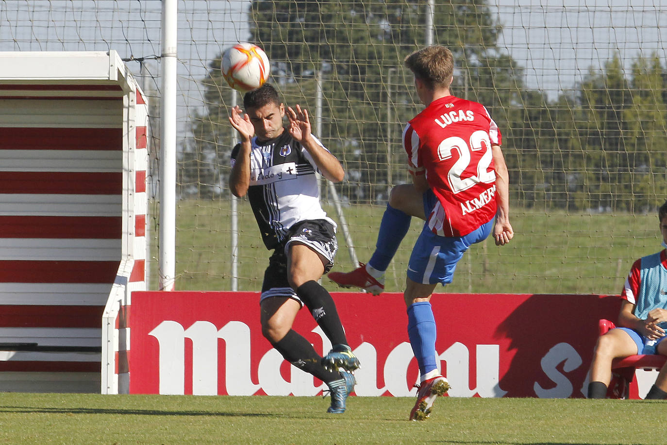 Fotos: Sporting B 5 - 0 Tuilla, en imágenes