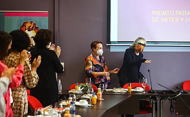 La activista recibió el aplauso de profesoras e investigadoras. 