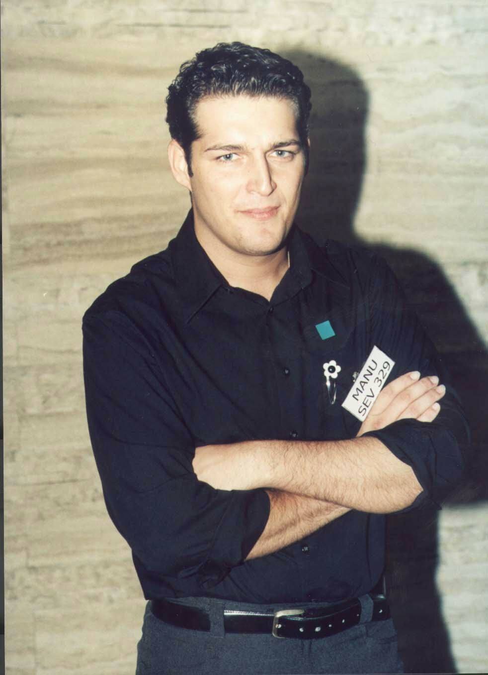 Operación Triunfo suma dos décadas desde su estreno. En 2001 arrancaba un reality pionero en España que fusionaba música y televisión en un espectáculo nunca visto hasta entonces que conquistó sin paliativos a la audiencia. Fue un auténtico fenómeno social. La primera edición dejó momentos y actuaciones inolvidables. Bustamante, Bisbal, Rosa, Chenoa...