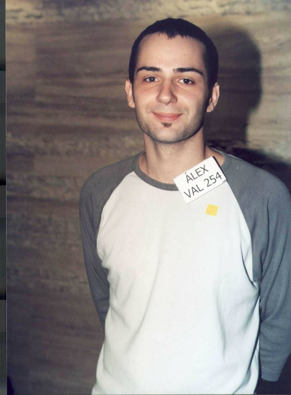 Operación Triunfo suma dos décadas desde su estreno. En 2001 arrancaba un reality pionero en España que fusionaba música y televisión en un espectáculo nunca visto hasta entonces que conquistó sin paliativos a la audiencia. Fue un auténtico fenómeno social. La primera edición dejó momentos y actuaciones inolvidables. Bustamante, Bisbal, Rosa, Chenoa...