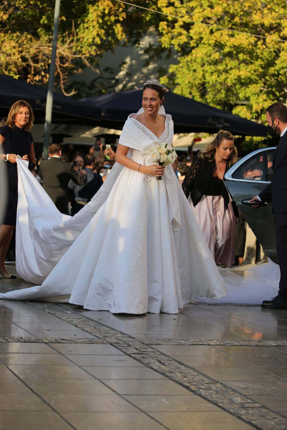 En enlace de Felipe de Grecia y Nina Flohr reúne a representantes de las casas europeas, incluida la Reina Sofía, que tras asistir a los Premios voló a su país